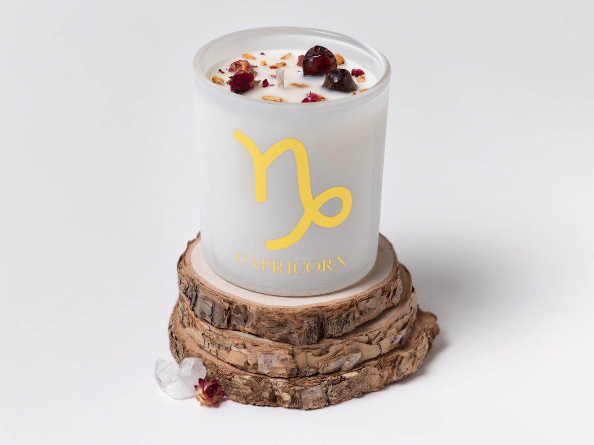 Sueño Capricorn zodiac candle, hand-poured soy wax with crystals and dried petals