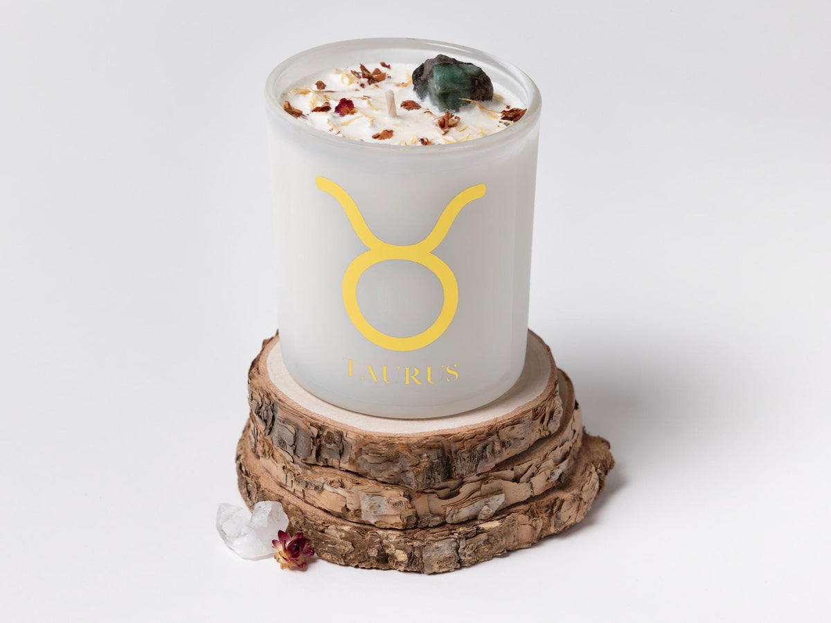 Sueño Taurus zodiac candle, hand-poured soy wax with crystals and dried petals