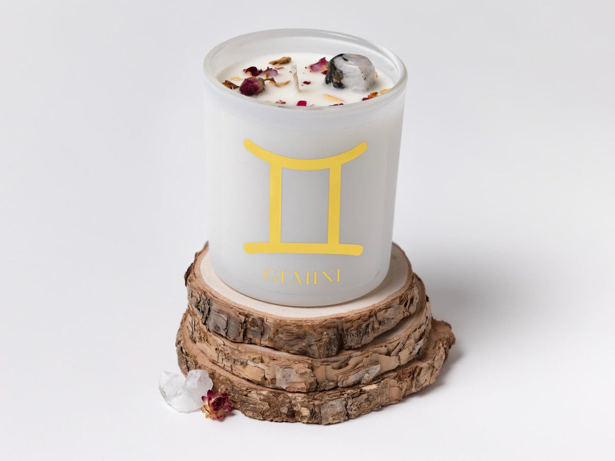 Sueño Gemini zodiac candle, hand-poured soy wax with crystals and dried petals