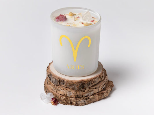 Sueño Aries zodiac candle, hand-poured soy wax with crystals and dried petals