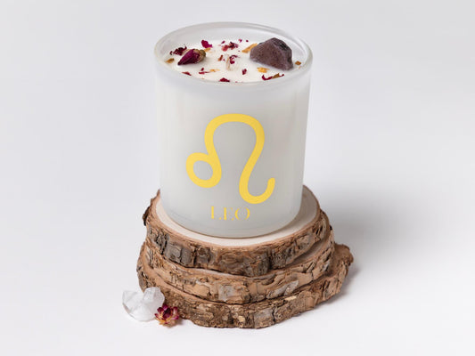 Sueño Leo zodiac candle, hand-poured soy wax with crystals and dried petals