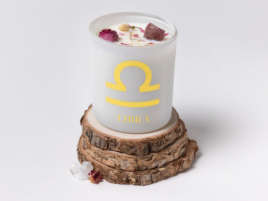 Sueño Libra zodiac candle, hand-poured soy wax with crystals and dried petals