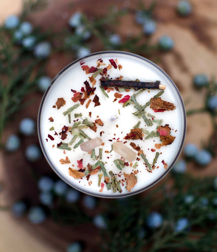 Feliz Soy Winter Lust Pine Candle with Crystal Quartz